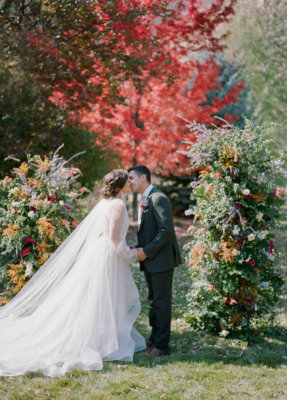 a styled shoot of an estate wedding in Utah