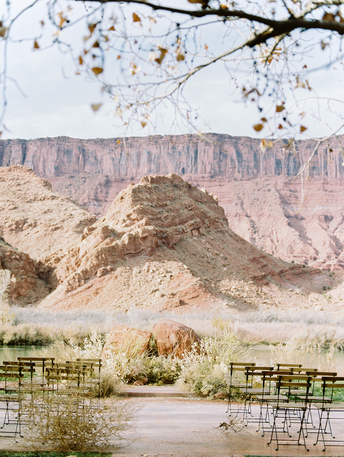 outdoor small wedding ceremony in moab utah
